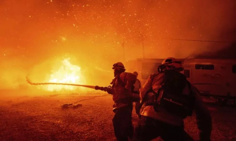 Συναγερμός στην ρωσική πόλη Ούφα μετά από πυρκαγιά σε διυλιστήριο πετρελαίου